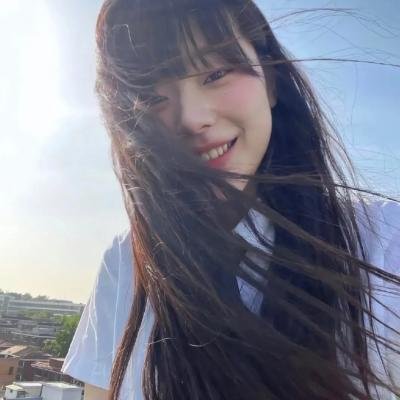 向天真的女生投降